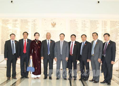 ຮອງປະທານສະພາແຫ່ງຊາດອວງຈຸລິວຢ້ຽມຢາມແລະເຮັດວຽກຢູ່ໂປໂລຍ